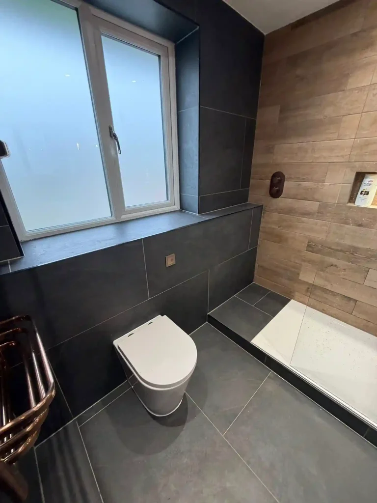 Newly fitted bathroom suite and WC